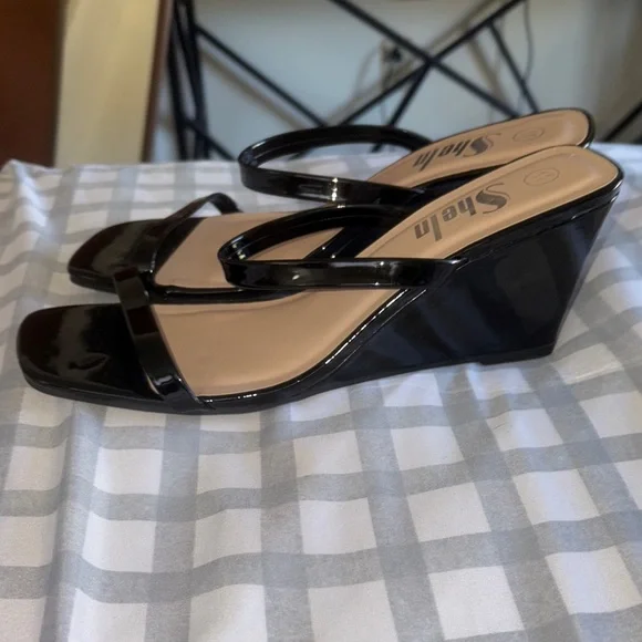 NWT no box 11 Stylish Black Women's Sandals - Picture 4 of 5